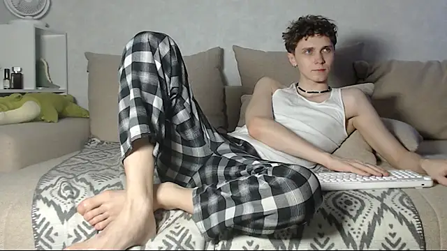 aqualidolly online show from 12/03/24, 04:14