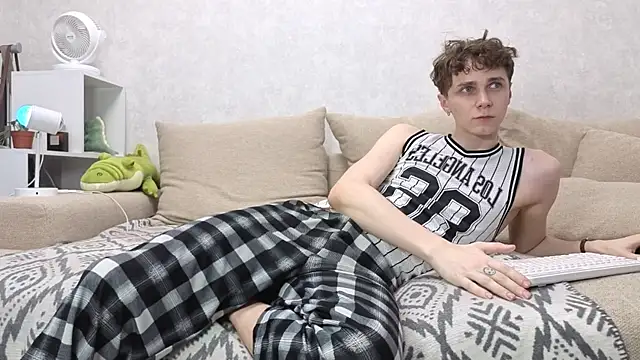 aqualidolly online show from 12/16/24, 05:38