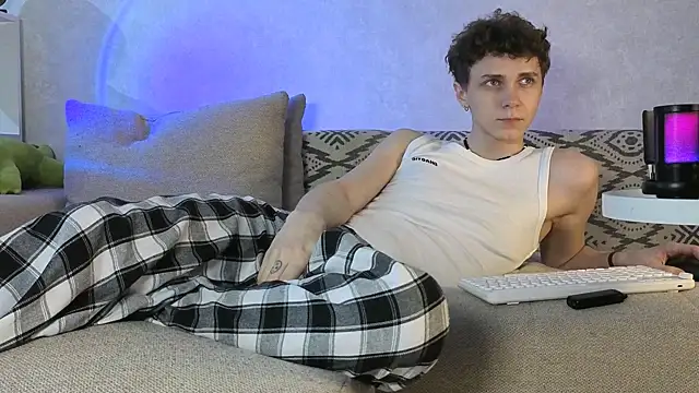 aqualidolly online show from 12/28/24, 03:37