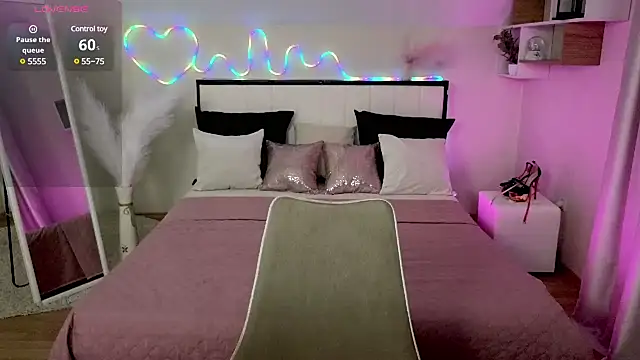 Snapshot of SashaBrooks chatting on 02/04/25, 01:13 SashaBrooks online show from 02/04/25, 01:13