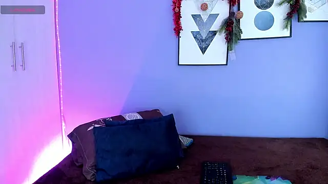 candyy bella online show from 12/14/24, 05:25