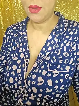 Snapshot of Foxlady2271 chatting on 12/28/24, 08:26 Foxlady2271 online show from 12/28/24, 08:26