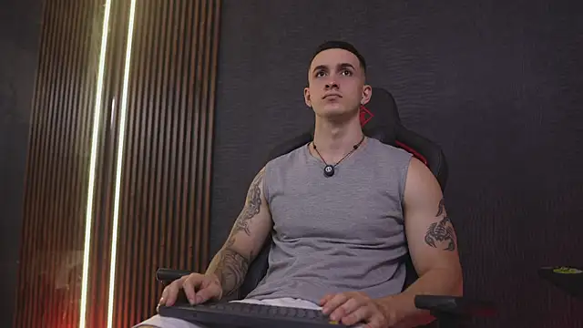 JacksonOlsenn online show from 04/06/26, 08:43