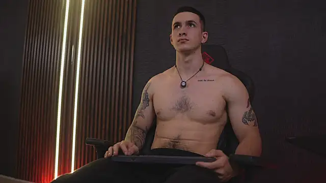 JacksonOlsenn online show from 04/14/26, 08:37