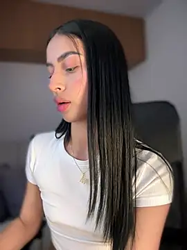 Snapshot of maddy_bronw_ chatting on 03/19/25, 08:43 maddy bronw online show from 03/19/25, 08:43