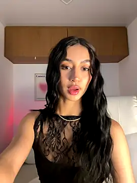 Snapshot of maddy_bronw_ chatting on 10/28/25, 10:56 maddy bronw online show from 10/28/25, 10:56