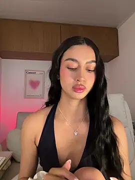 Snapshot of maddy_bronw_ chatting on 10/29/25, 11:28 maddy bronw online show from 10/29/25, 11:28