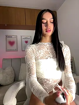 Snapshot of maddy_bronw_ chatting on 11/04/25, 12:54 maddy bronw online show from 11/04/25, 12:54