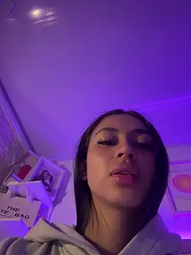 Snapshot of maddy_bronw_ chatting on 11/14/25, 10:29 maddy bronw online show from 11/14/25, 10:29