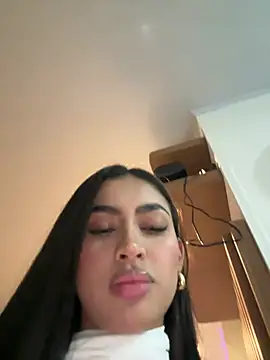 Snapshot of maddy_bronw_ chatting on 05/19/26, 01:56 maddy bronw online show from 05/19/26, 01:56