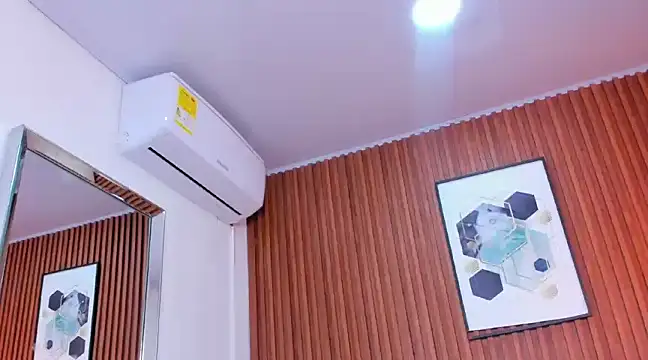 Snapshot of RoxannaHanson chatting on 02/28/25, 08:31 RoxannaHanson online show from 02/28/25, 08:31