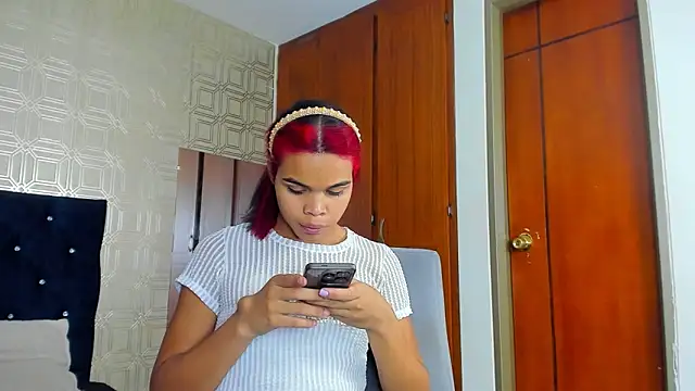 Snapshot of evelyn_wine chatting on 02/07/25, 10:20 evelyn wine online show from 02/07/25, 10:20