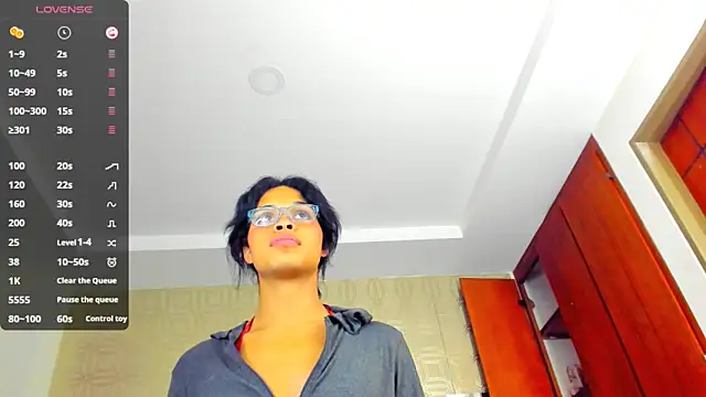 Snapshot of evelyn_wine chatting on 02/27/25, 11:04 evelyn wine online show from 02/27/25, 11:04