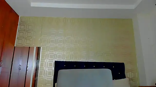 Snapshot of evelyn_wine chatting on 03/07/25, 01:07 evelyn wine online show from 03/07/25, 01:07