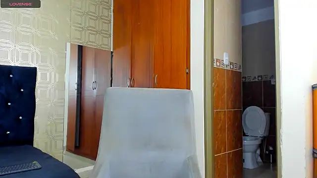 Snapshot of evelyn_wine chatting on 03/10/25, 08:34 evelyn wine online show from 03/10/25, 08:34