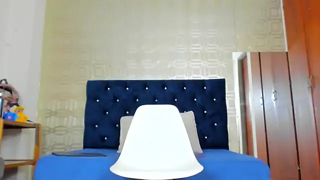 Snapshot of evelyn_wine chatting on 03/22/25, 10:26 evelyn wine online show from 03/22/25, 10:26