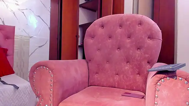 Snapshot of evelyn_wine chatting on 11/04/25, 07:35 evelyn wine online show from 11/04/25, 07:35