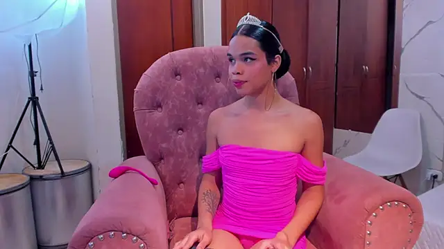 Snapshot of evelyn_wine chatting on 11/10/25, 07:02 evelyn wine online show from 11/10/25, 07:02