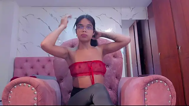 Snapshot of evelyn_wine chatting on 11/13/25, 07:02 evelyn wine online show from 11/13/25, 07:02