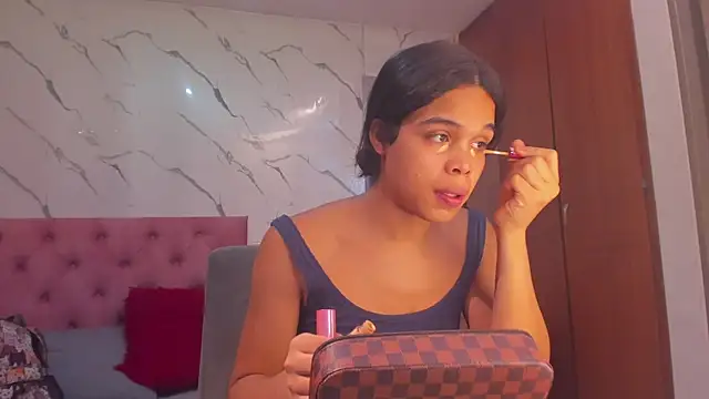 Snapshot of evelyn_wine chatting on 11/18/25, 08:57 evelyn wine online show from 11/18/25, 08:57