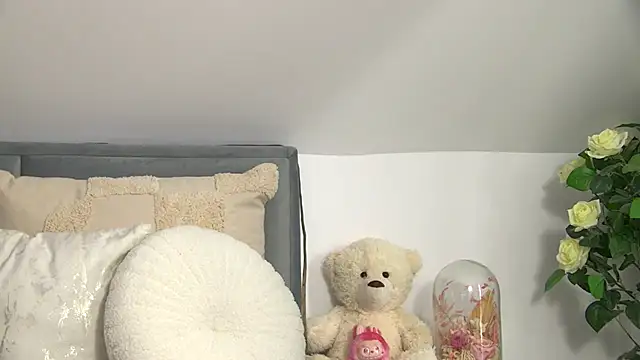 Snapshot of AngeliqueSkye chatting on 10/23/25, 07:40 AngeliqueSkye online show from 10/23/25, 07:40