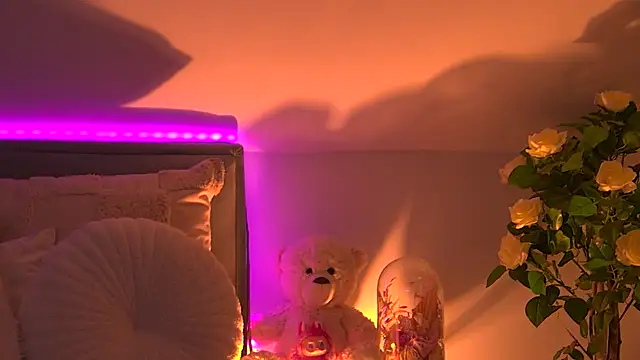 Snapshot of AngeliqueSkye chatting on 10/30/25, 04:14 AngeliqueSkye online show from 10/30/25, 04:14