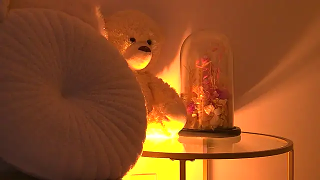 Snapshot of AngeliqueSkye chatting on 11/15/25, 04:10 AngeliqueSkye online show from 11/15/25, 04:10