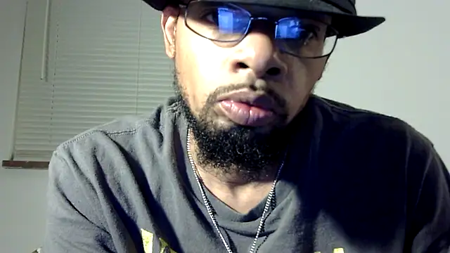 Snapshot of WhiskeyWood_DuhGOD chatting on 03/10/25, 01:56 WhiskeyWood DuhGOD online show from 03/10/25, 01:56