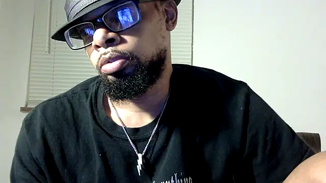 Snapshot of WhiskeyWood_DuhGOD chatting on 09/22/25, 01:18 WhiskeyWood DuhGOD online show from 09/22/25, 01:18