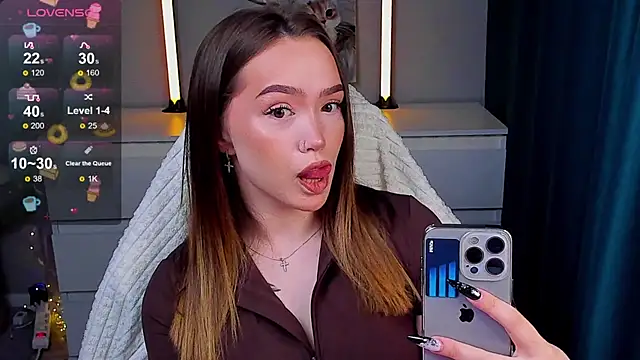 Snapshot of Evia_r0se chatting on 04/01/26, 05:30 Evia r0se online show from 04/01/26, 05:30