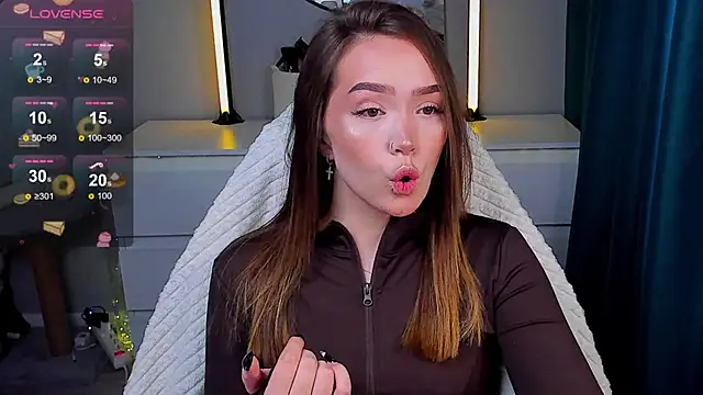 Snapshot of Evia_r0se chatting on 04/03/26, 08:23 Evia r0se online show from 04/03/26, 08:23