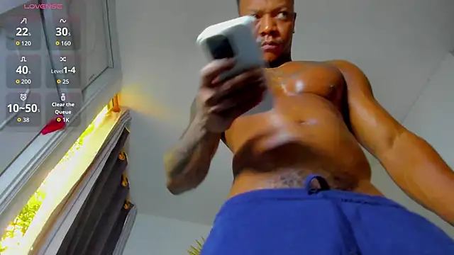 Snapshot of ronnie_7777 chatting on 01/10/26, 02:30 ronnie 7777 online show from 01/10/26, 02:30