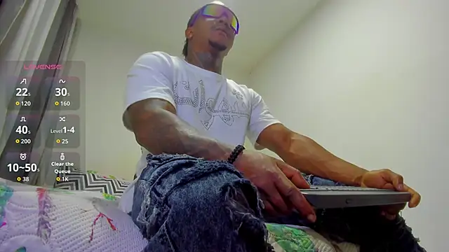 Snapshot of ronnie_7777 chatting on 01/19/26, 05:22 ronnie 7777 online show from 01/19/26, 05:22