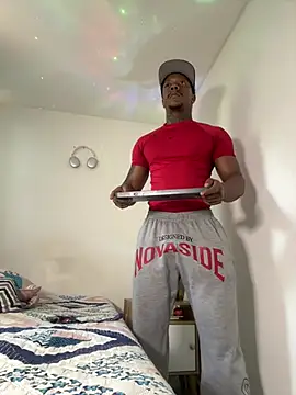 Snapshot of ronnie_7777 chatting on 02/16/26, 07:21 ronnie 7777 online show from 02/16/26, 07:21