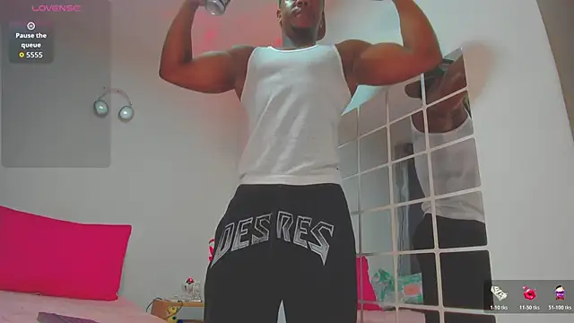 Snapshot of ronnie_7777 chatting on 02/27/26, 10:10 ronnie 7777 online show from 02/27/26, 10:10