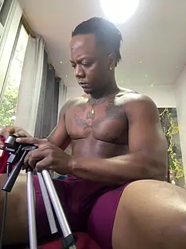 Snapshot of ronnie_7777 chatting on 03/06/26, 12:56 ronnie 7777 online show from 03/06/26, 12:56