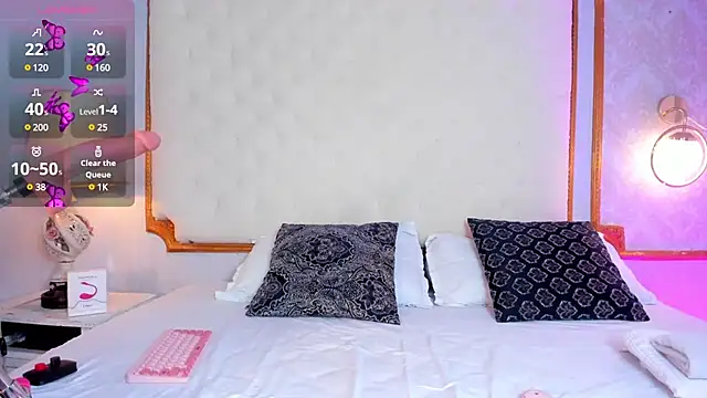 Snapshot of amy_nicolee chatting on 03/06/25, 07:43 amy nicolee online show from 03/06/25, 07:43