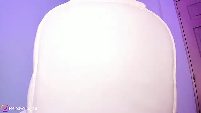 Snapshot of melody_cute_ chatting on 02/28/25, 05:37 melody cute online show from 02/28/25, 05:37