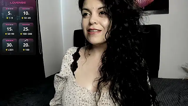 Snapshot of scarlett_w0lf chatting on 06/14/26, 05:37 scarlett w0lf online show from 06/14/26, 05:37