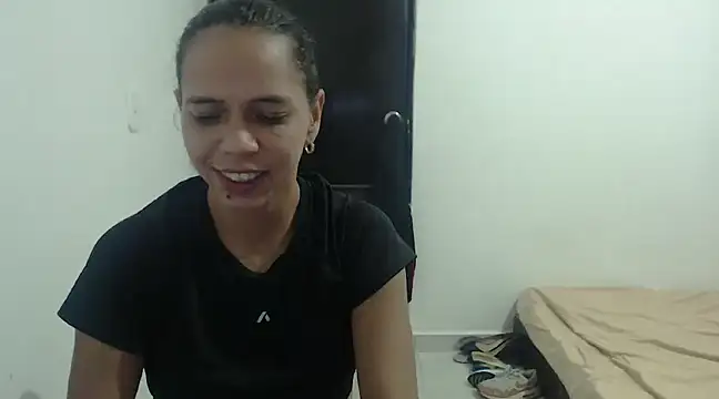 Snapshot of SusanLeroy chatting on 01/01/25, 11:40 SusanLeroy online show from 01/01/25, 11:40