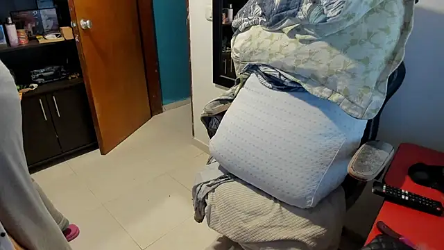 Snapshot of peanut_tangerine chatting on 11/15/25, 10:59 peanut tangerine online show from 11/15/25, 10:59