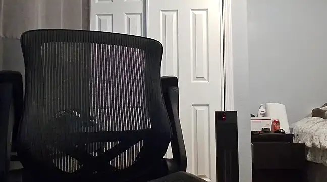 Snapshot of overaveragefreak4you chatting on 12/06/24, 02:06 overaveragefreak4you online show from 12/06/24, 02:06