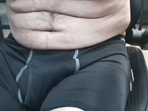 Snapshot of overaveragefreak4you chatting on 12/11/24, 08:26 overaveragefreak4you online show from 12/11/24, 08:26