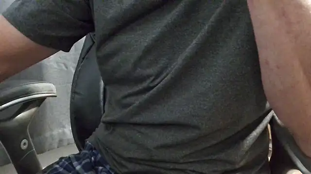 Snapshot of overaveragefreak4you chatting on 01/17/25, 05:53 overaveragefreak4you online show from 01/17/25, 05:53