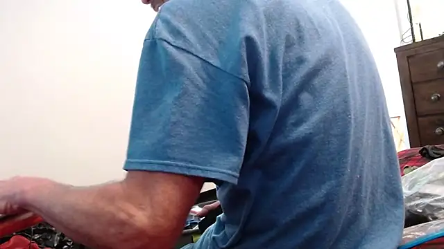 Snapshot of overaveragefreak4you chatting on 03/07/25, 09:27 overaveragefreak4you online show from 03/07/25, 09:27