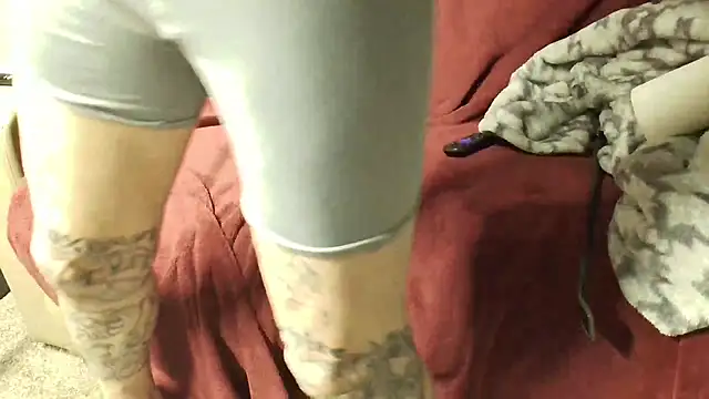 Snapshot of overaveragefreak4you chatting on 12/14/25, 09:58 overaveragefreak4you online show from 12/14/25, 09:58