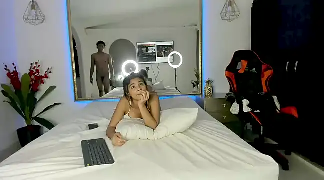 Snapshot of mia_and_masterboy chatting on 12/03/24, 03:44 mia and masterboy online show from 12/03/24, 03:44