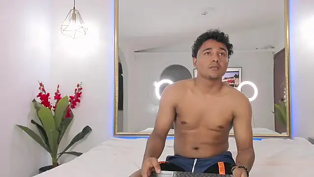 Snapshot of mia_and_masterboy chatting on 12/10/24, 02:59 mia and masterboy online show from 12/10/24, 02:59