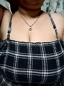 Snapshot of sajida34 chatting on 11/23/25, 02:28 sajida34 online show from 11/23/25, 02:28