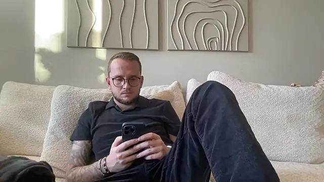 Snapshot of thehornyguy97 chatting on 12/20/25, 11:39 thehornyguy97 online show from 12/20/25, 11:39